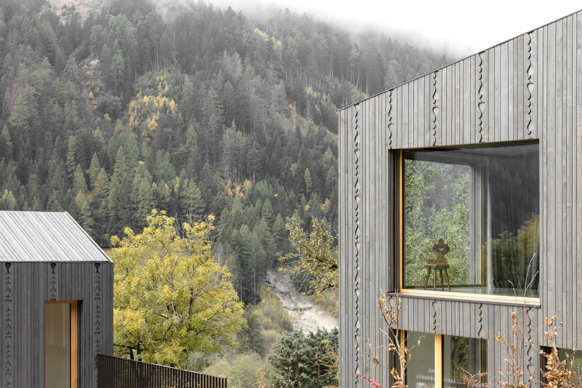 architekten suedtirol fassadenmuster laerchenholz neubau natuerlichkeit design kunst gustavwilleit zierhof