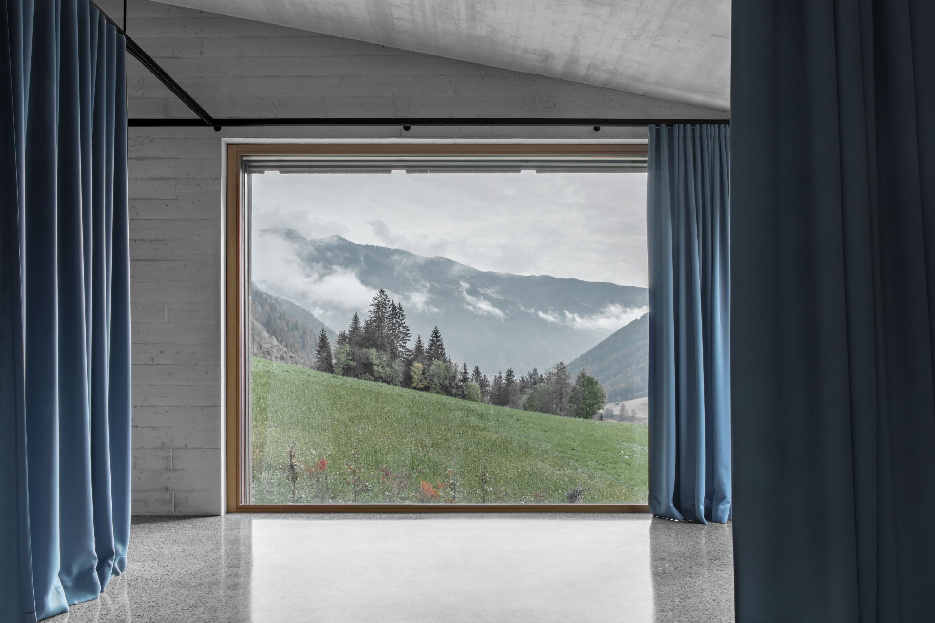 architektur bozen fenster naemas ausblick bau sichtbeton vorhang textilien kreativ zierhof
